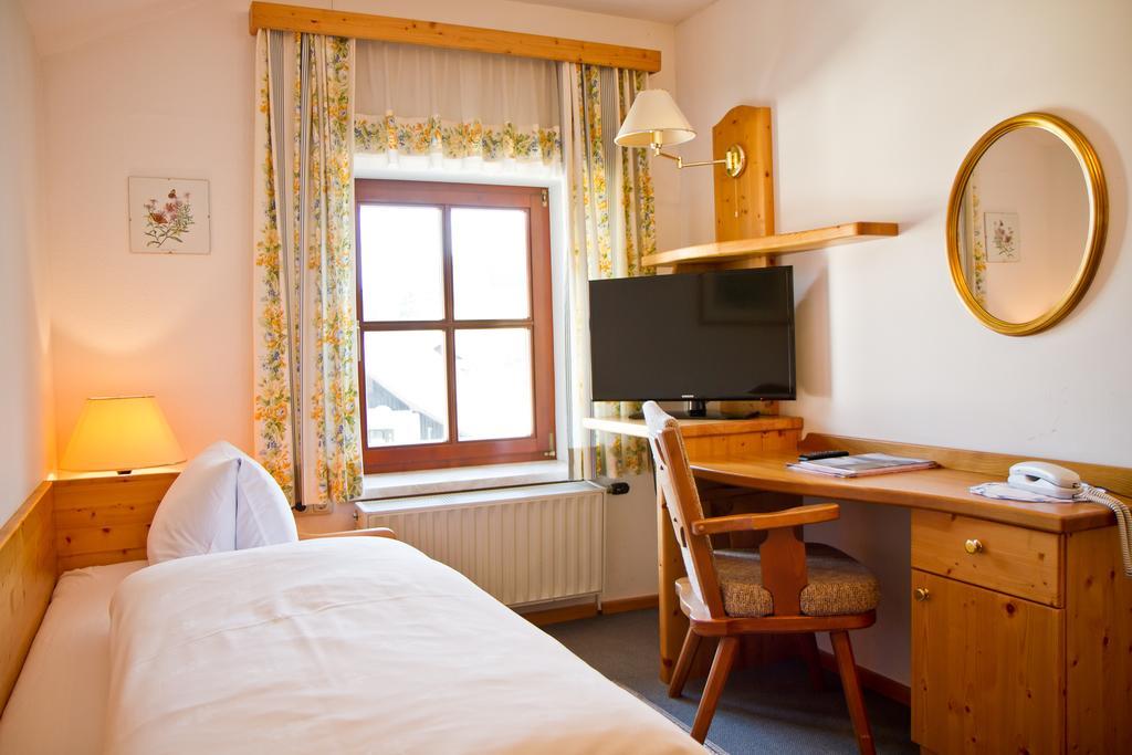 Gasthof-Hotel Bramosen Weyregg Pokoj fotografie